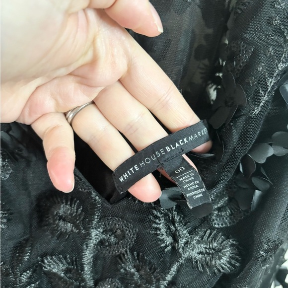 White House Black Market Black Floral 3D Applique Beaded Lace Sheath Dress 00 - Picture 5 of 5